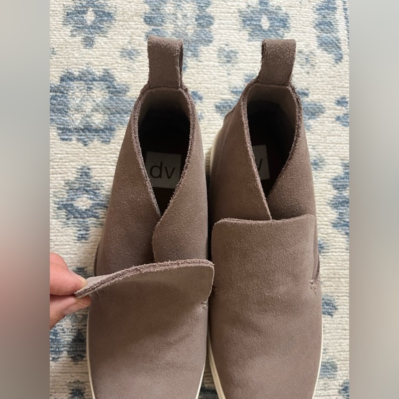 Dolce Vita Sneakers - Picture 3 of 6